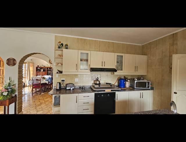 4 BEDROOM HOUSE FOR SALE IN MANABA BEACH